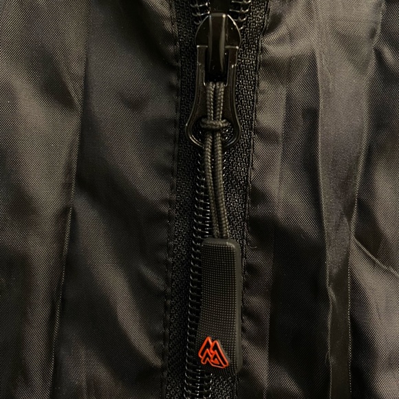 Misty Mountain Ultra Light Packer Wind Breaker - Picture 5 of 5